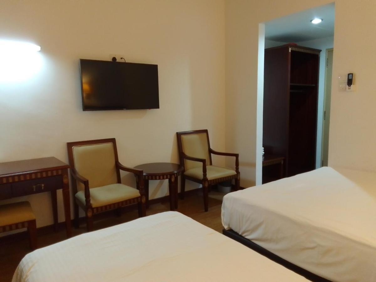 Super Oyo 90464 Borneo Suites Hotel Kota Kinabalu Bagian luar foto