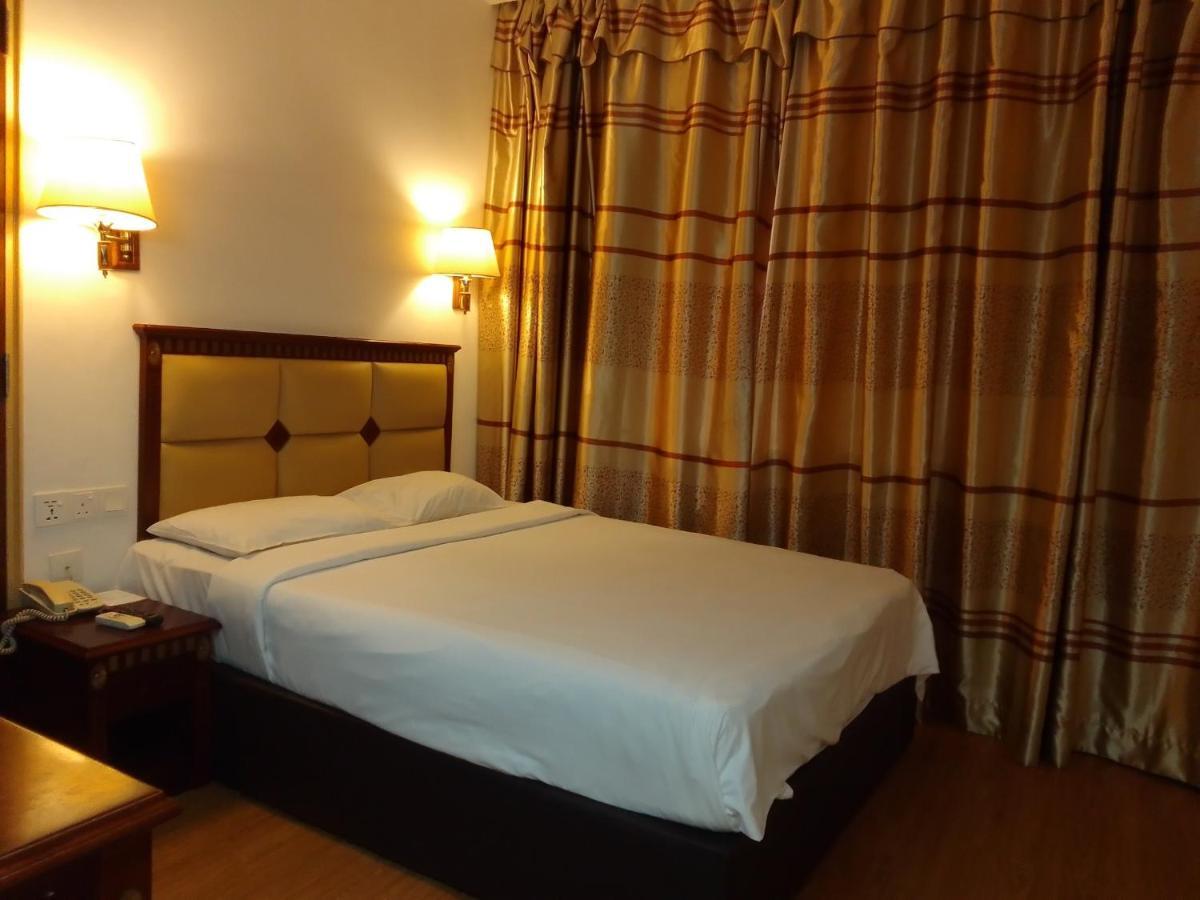 Super Oyo 90464 Borneo Suites Hotel Kota Kinabalu Bagian luar foto
