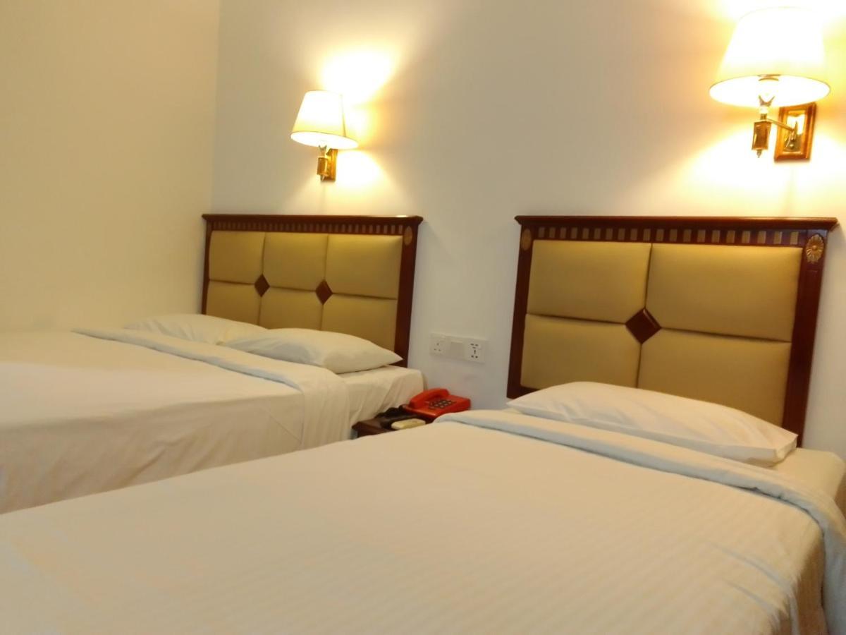 Super Oyo 90464 Borneo Suites Hotel Kota Kinabalu Bagian luar foto