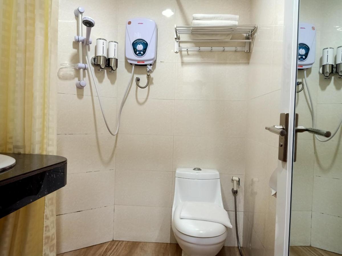 Super Oyo 90464 Borneo Suites Hotel Kota Kinabalu Bagian luar foto