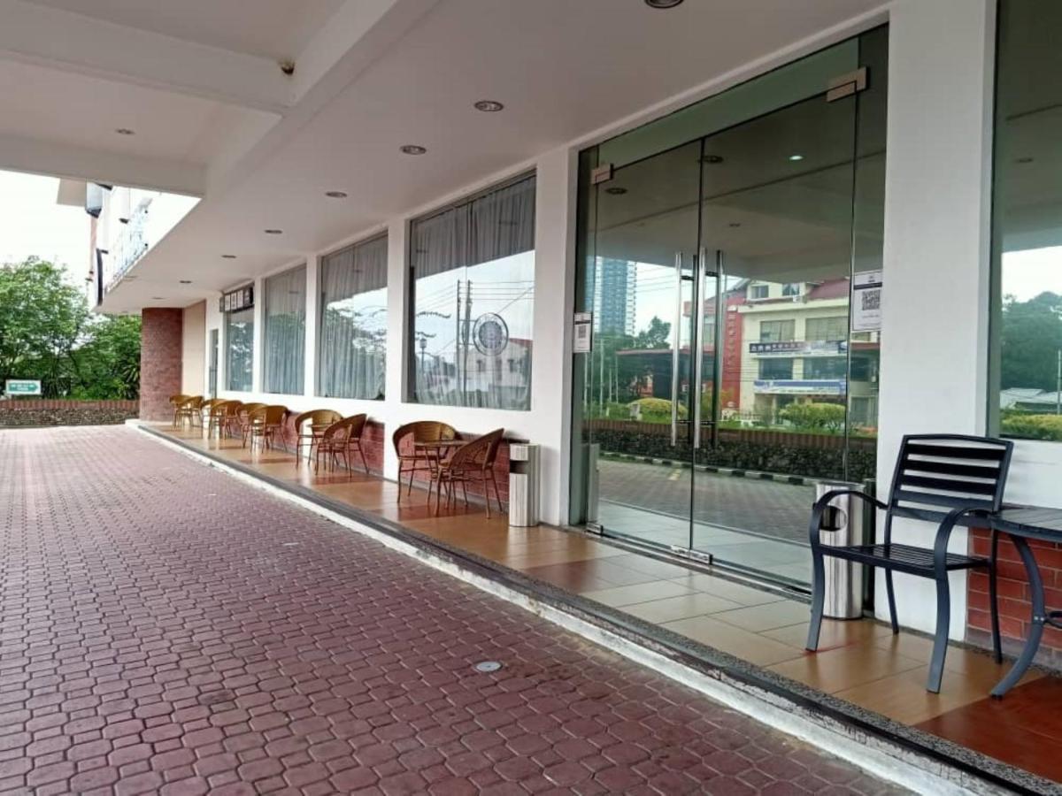 Super Oyo 90464 Borneo Suites Hotel Kota Kinabalu Bagian luar foto