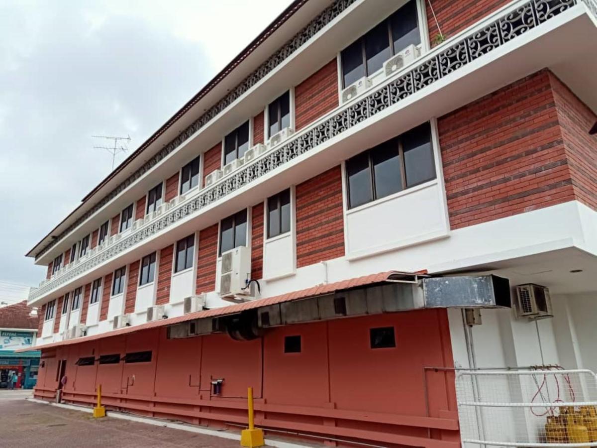 Super Oyo 90464 Borneo Suites Hotel Kota Kinabalu Bagian luar foto